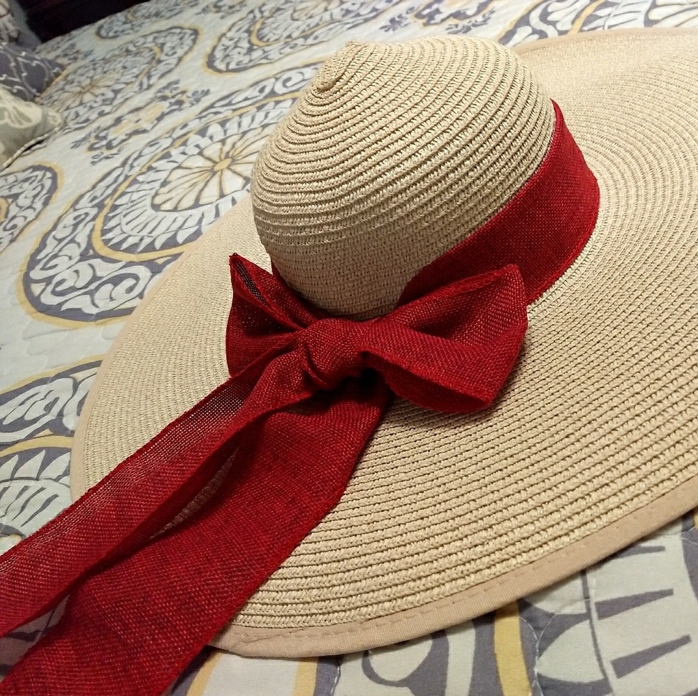 Wide brim sun hat